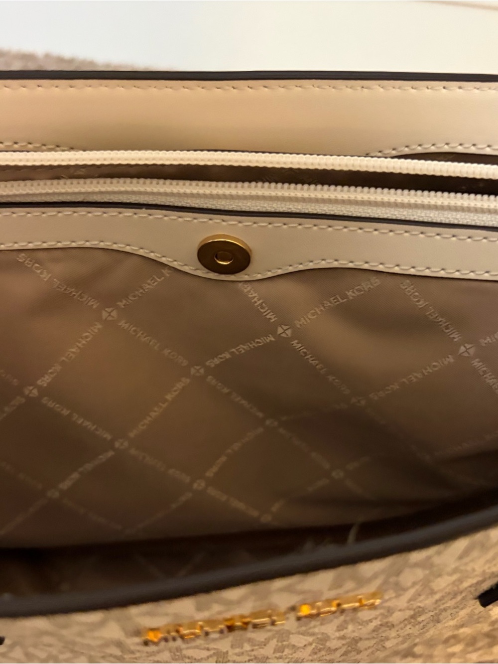 Michael Kors Sheila Bag LT Cream Large- NWT - Picture 7 of 11